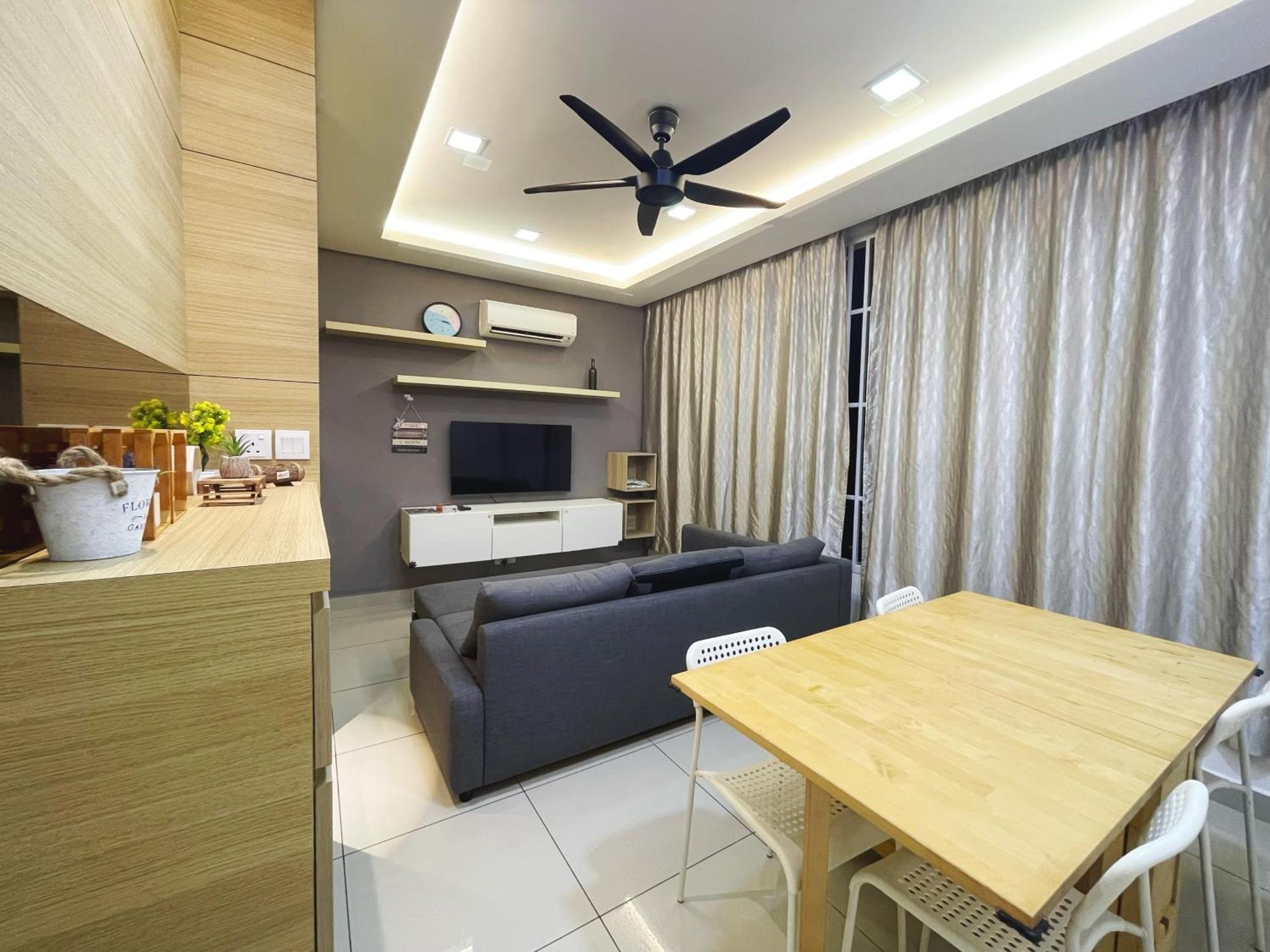 Austin Regency High 2-5pax Netflix * Johor Bahru